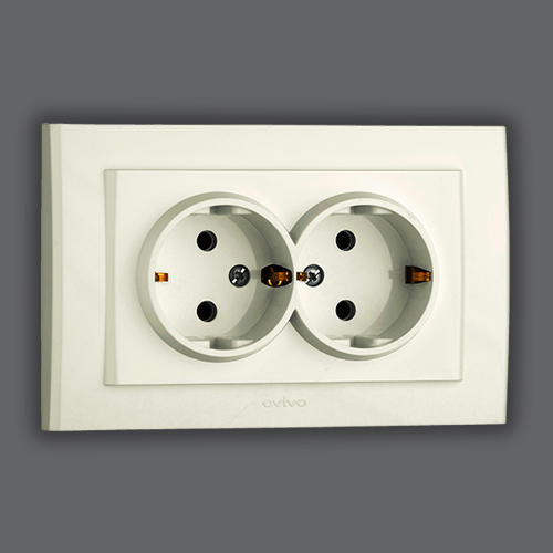 DOUBLE SOCKET OUTLET EARTHED - WHITE